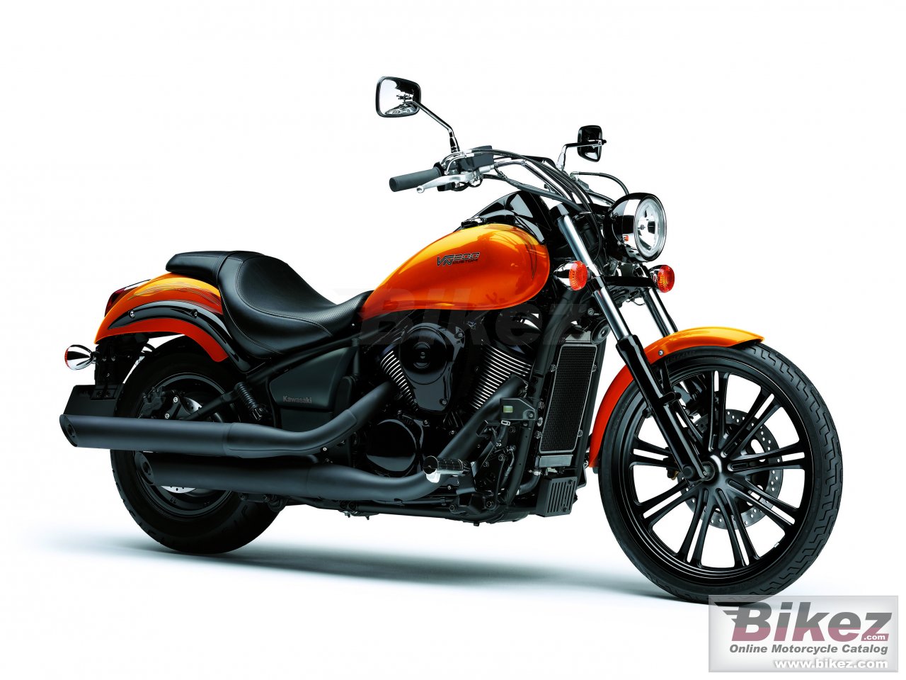 Big Kawasaki vn 900 custom picture and wallpaper from Bikez.com